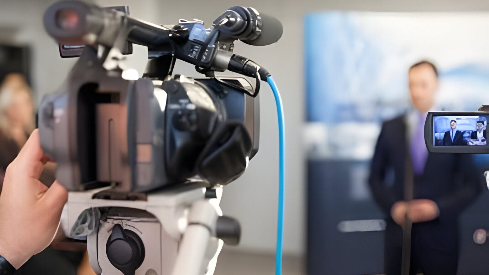 YouTube News Reporter vs. Television News Reporter: Key Differences