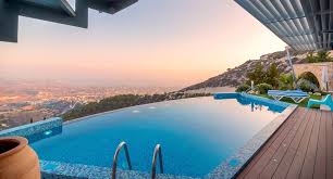 Airbnb Plus and Luxe: Redefining Luxury and Quality in the Sharing Economy - 2025