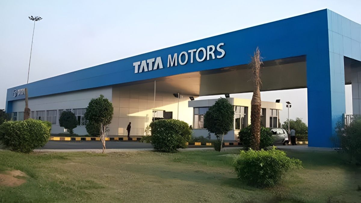 Tata Motors Share Price Analysis 2025: Understanding the Fall, Demerger Impact, and Future Prospects