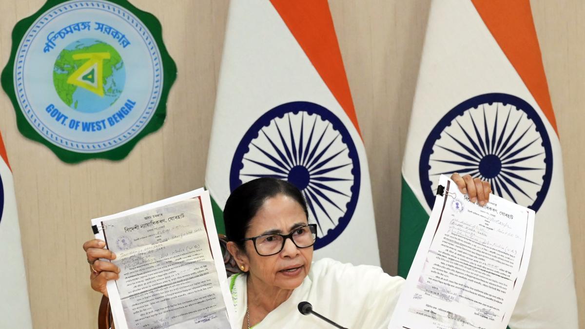 Mamta Banerjee’s Political Stand on SIR in India – A Deep Analysis of Her Statements, Strategies, and Future Impact